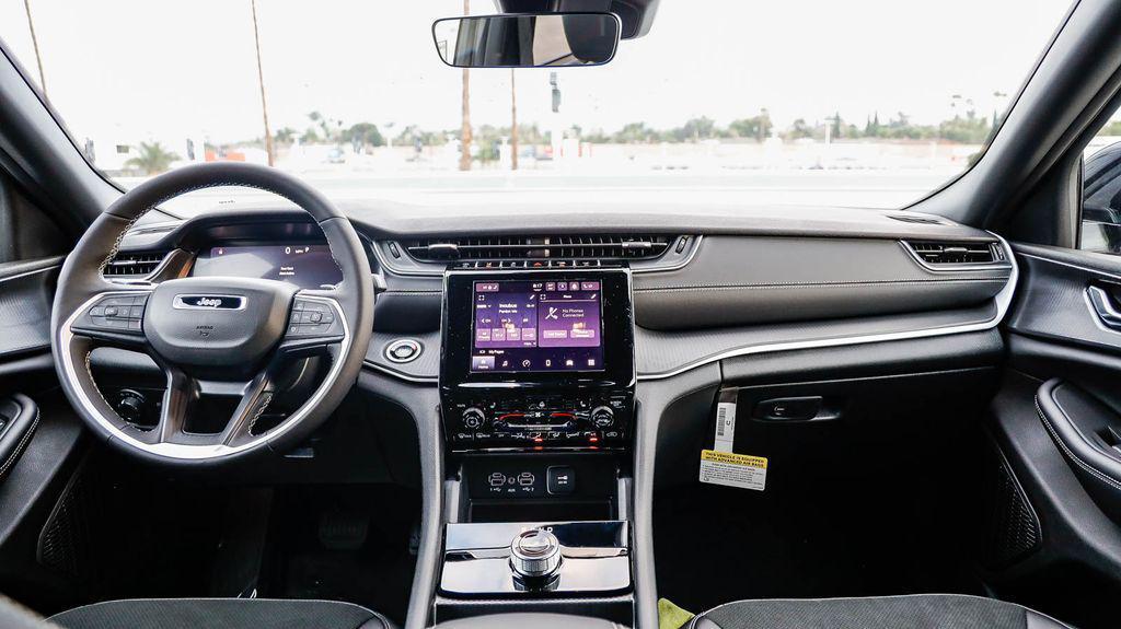 new 2025 Jeep Grand Cherokee car, priced at $36,555