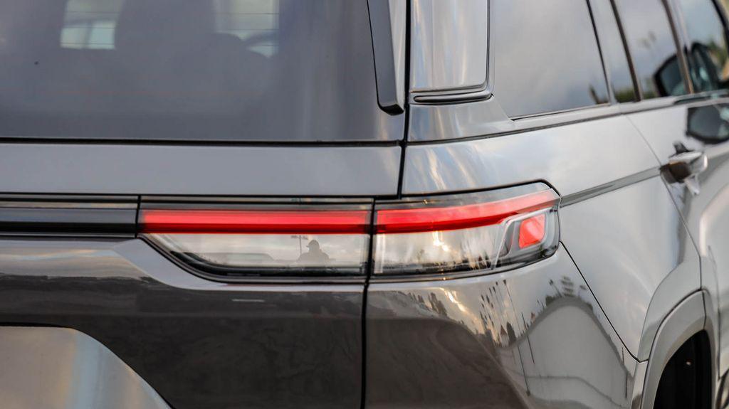 new 2025 Jeep Grand Cherokee car, priced at $36,555