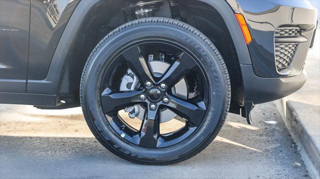 new 2025 Jeep Grand Cherokee car, priced at $40,175