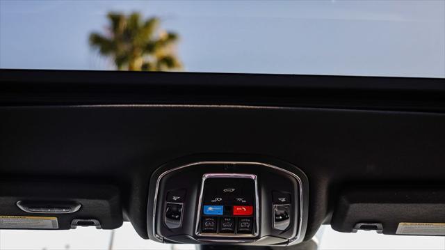 new 2025 Jeep Grand Cherokee car, priced at $43,385