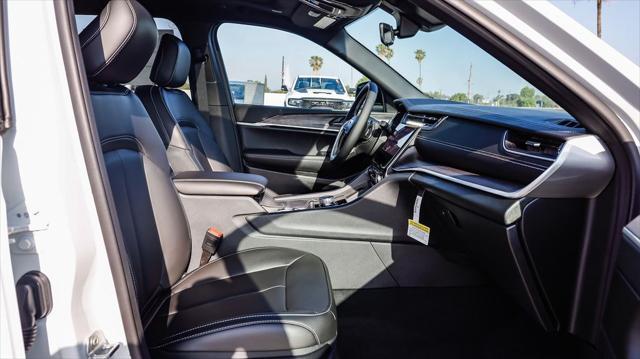 new 2025 Jeep Grand Cherokee car, priced at $43,385