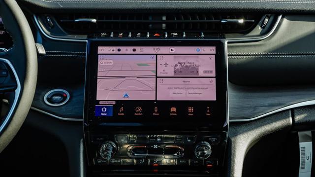 new 2025 Jeep Grand Cherokee car, priced at $43,385
