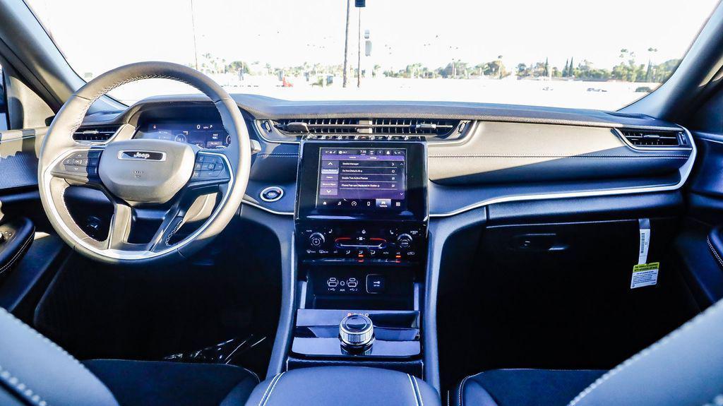 new 2025 Jeep Grand Cherokee L car, priced at $39,172