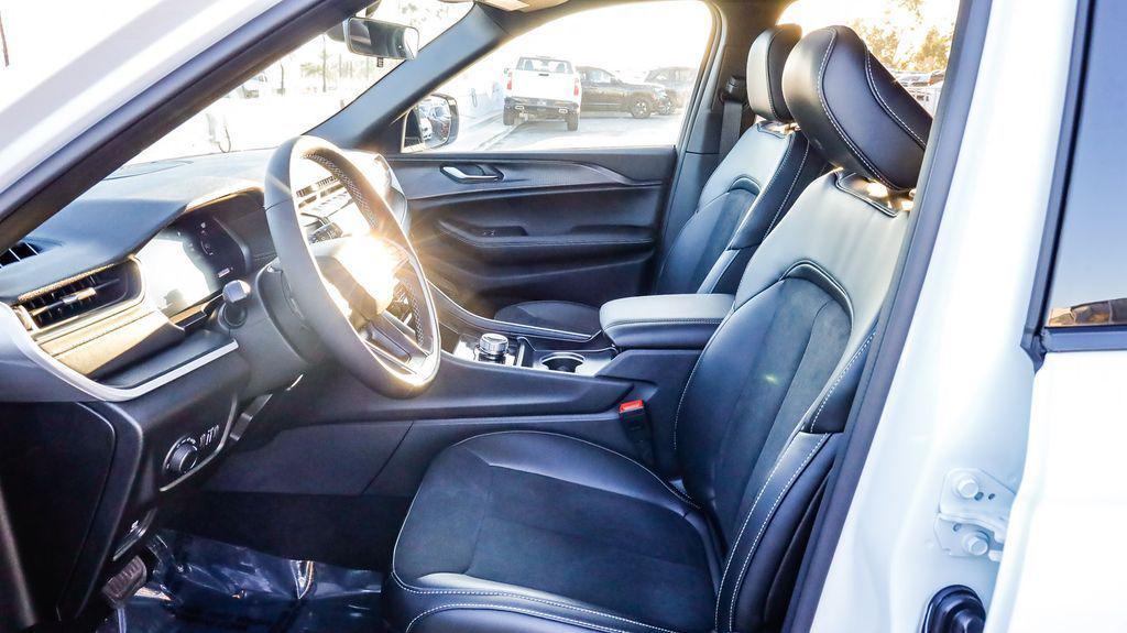 new 2025 Jeep Grand Cherokee L car, priced at $39,172