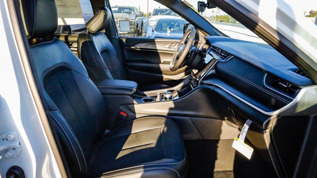 new 2025 Jeep Grand Cherokee L car, priced at $39,172