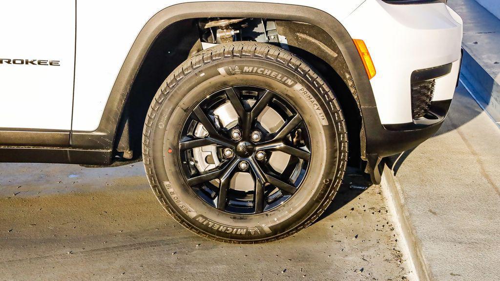 new 2025 Jeep Grand Cherokee L car, priced at $39,172
