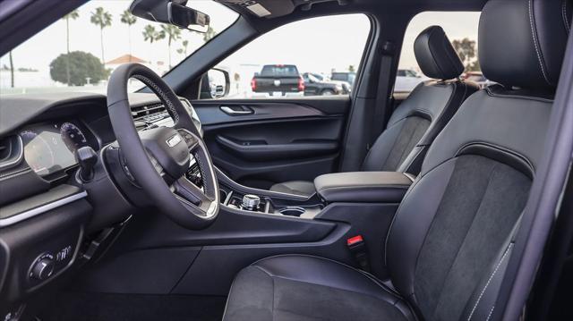 new 2025 Jeep Grand Cherokee car, priced at $39,175