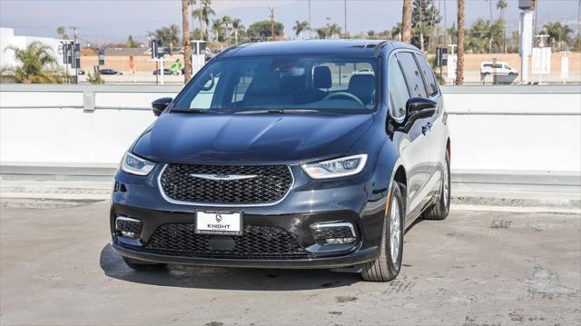 new 2025 Chrysler Pacifica car, priced at $37,925