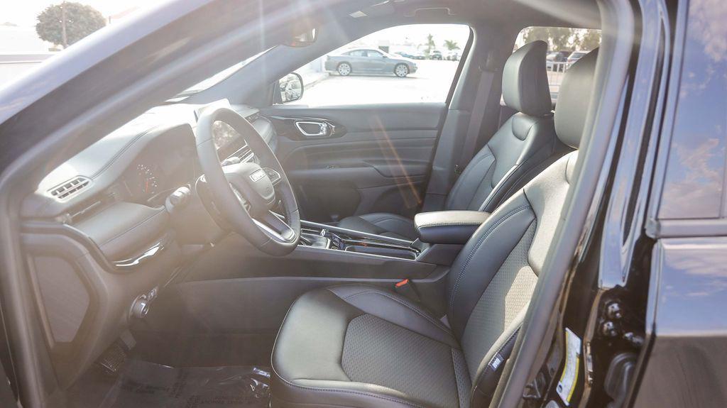 new 2025 Jeep Compass car, priced at $25,255