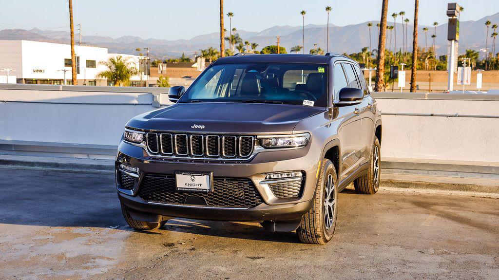 new 2025 Jeep Grand Cherokee car, priced at $40,260