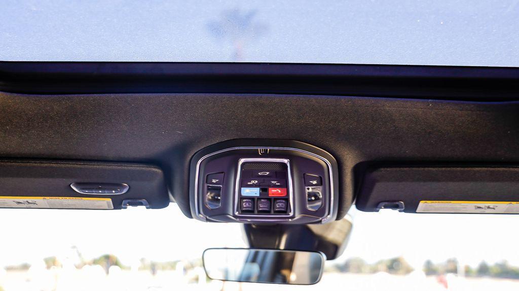 new 2025 Jeep Grand Cherokee car, priced at $40,260