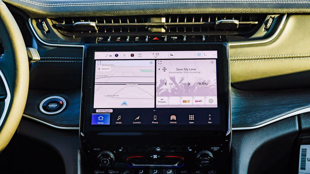 new 2025 Jeep Grand Cherokee car, priced at $40,260