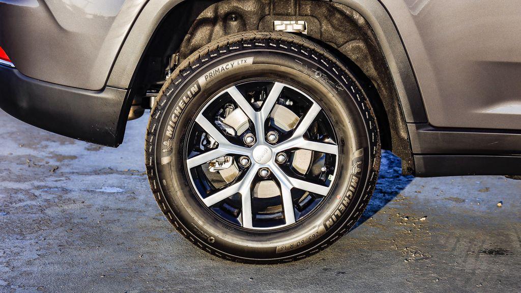 new 2025 Jeep Grand Cherokee car, priced at $40,260