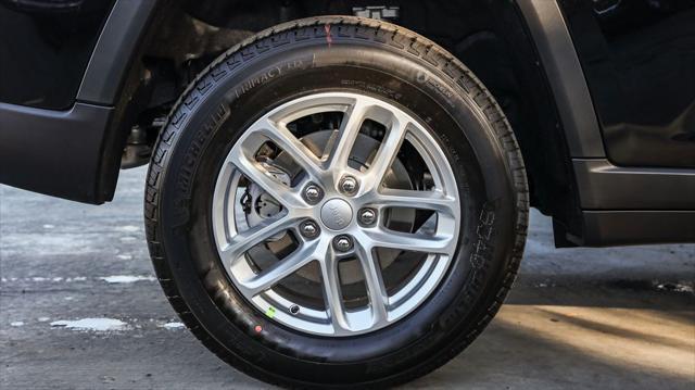 new 2025 Jeep Grand Cherokee car, priced at $31,175