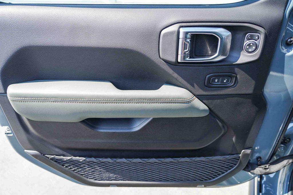 new 2025 Jeep Gladiator car, priced at $52,416