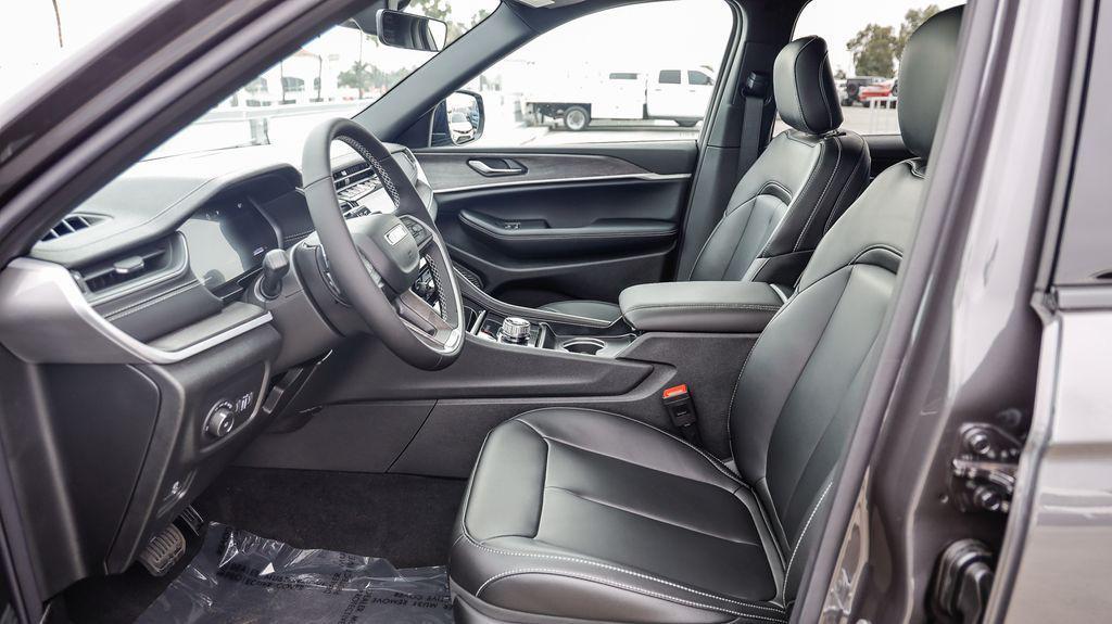 new 2025 Jeep Grand Cherokee L car, priced at $38,089