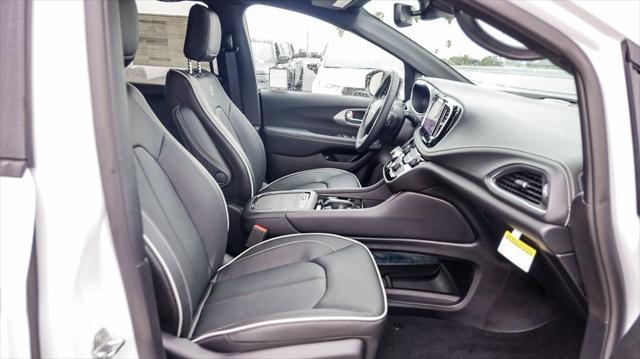 new 2025 Chrysler Pacifica Hybrid car, priced at $43,080