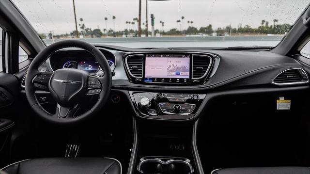 new 2025 Chrysler Pacifica Hybrid car, priced at $43,080