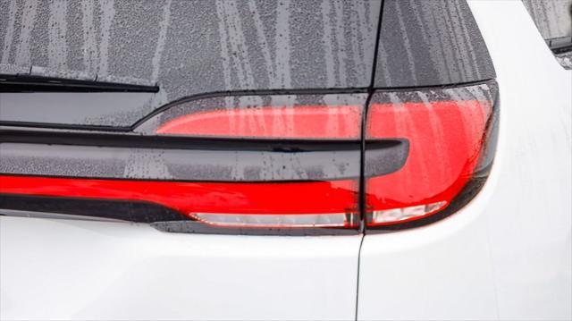 new 2025 Chrysler Pacifica Hybrid car, priced at $43,080