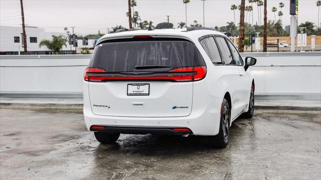 new 2025 Chrysler Pacifica Hybrid car, priced at $43,080