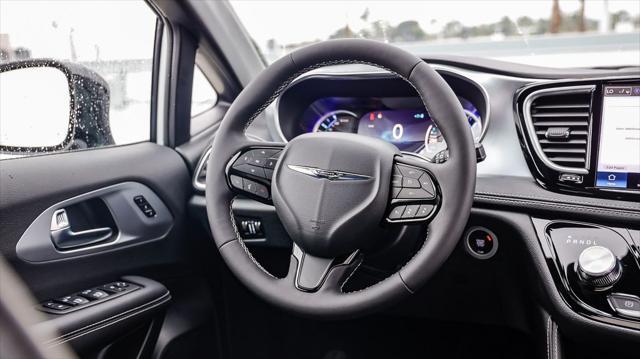 new 2025 Chrysler Pacifica Hybrid car, priced at $43,080