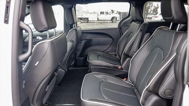 new 2025 Chrysler Pacifica Hybrid car, priced at $43,080