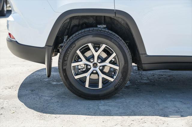 new 2025 Jeep Grand Cherokee car, priced at $44,590