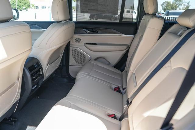 new 2025 Jeep Grand Cherokee car, priced at $44,590