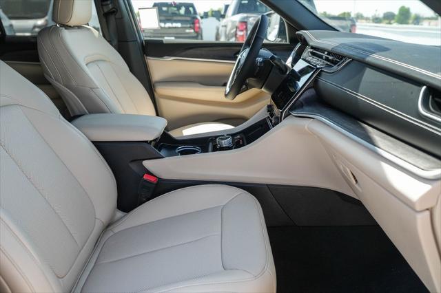 new 2025 Jeep Grand Cherokee car, priced at $44,590