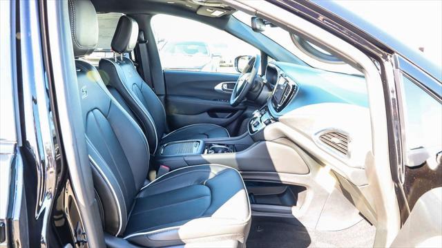 new 2025 Chrysler Pacifica car, priced at $43,765