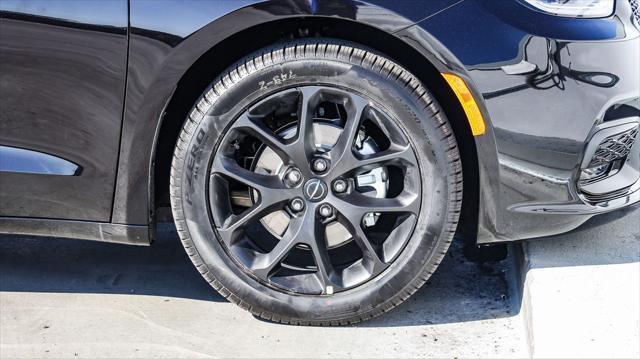 new 2025 Chrysler Pacifica car, priced at $43,765