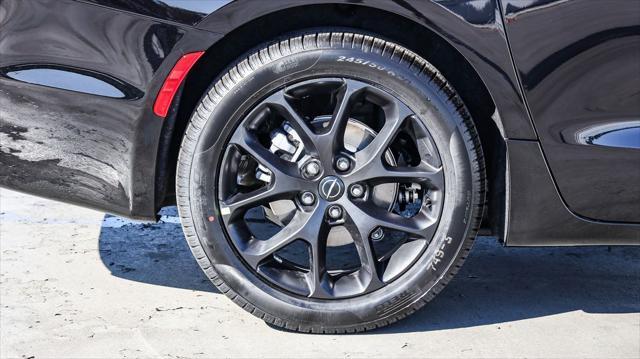 new 2025 Chrysler Pacifica car, priced at $43,765