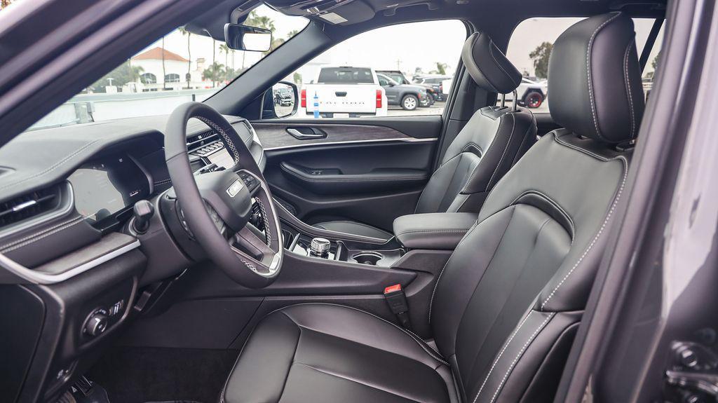 new 2025 Jeep Grand Cherokee car, priced at $36,912