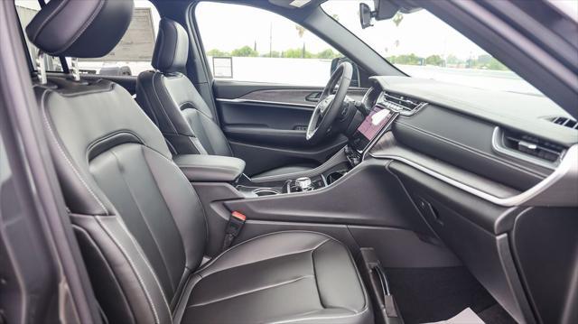 new 2025 Jeep Grand Cherokee car, priced at $41,985