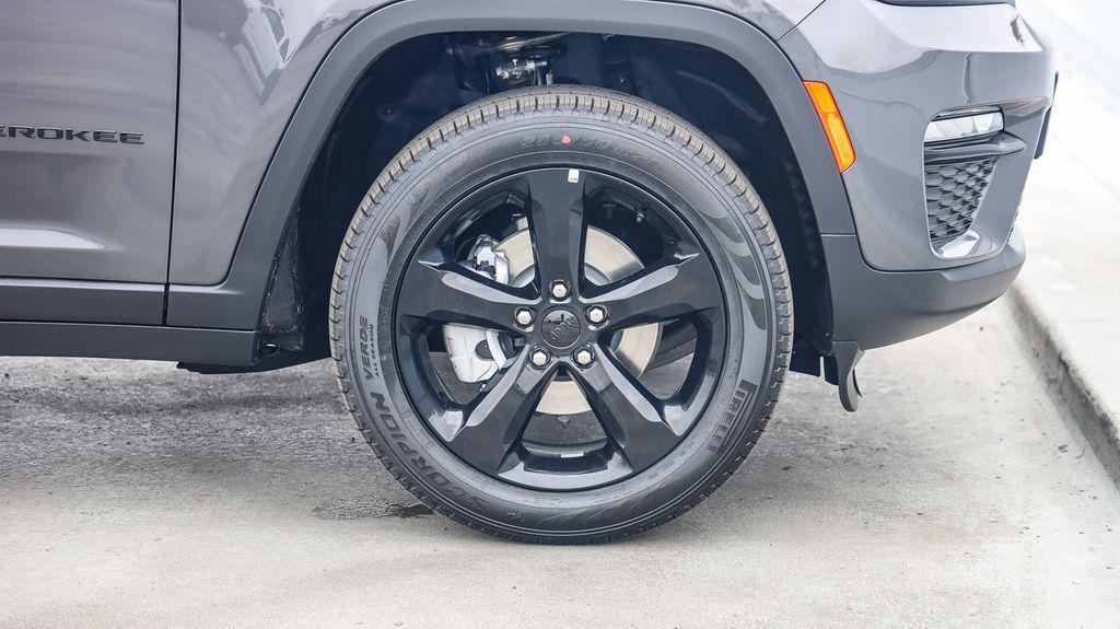 new 2025 Jeep Grand Cherokee car, priced at $36,912