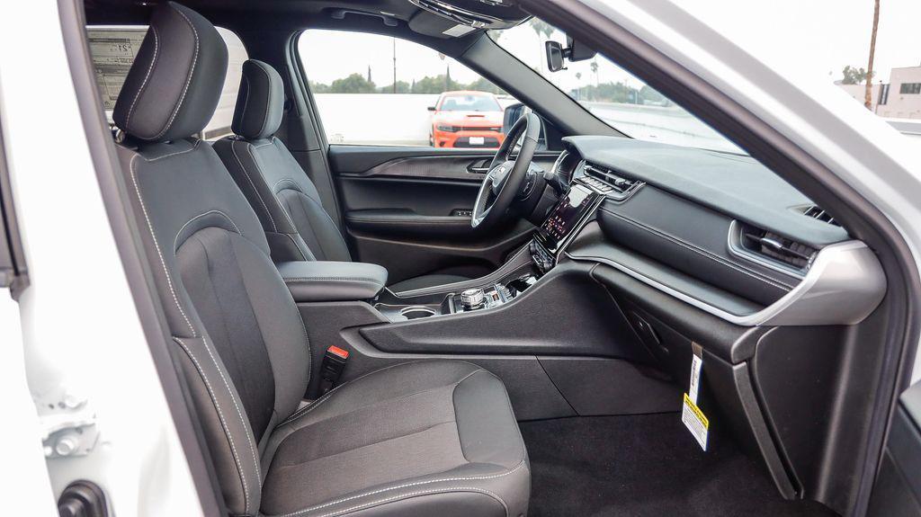 new 2025 Jeep Grand Cherokee L car, priced at $31,431