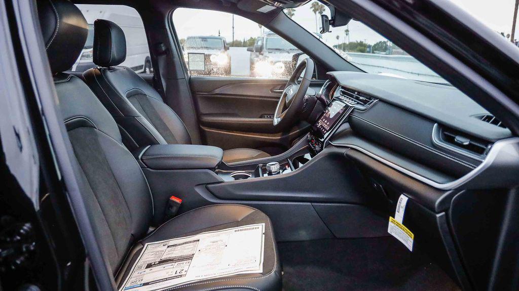 new 2025 Jeep Grand Cherokee L car, priced at $41,080