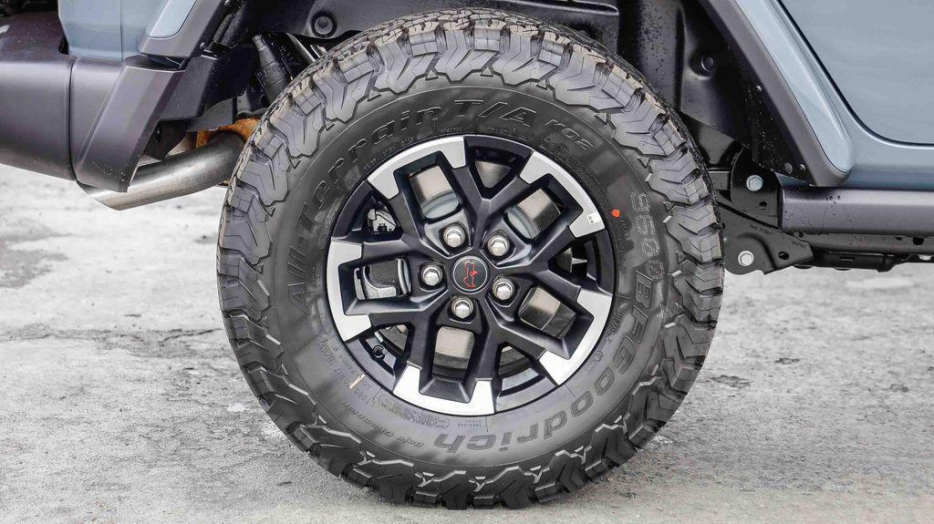 new 2025 Jeep Wrangler car, priced at $57,572
