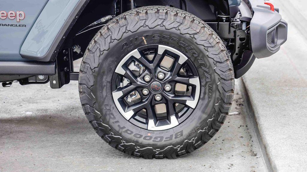 new 2025 Jeep Wrangler car, priced at $57,572