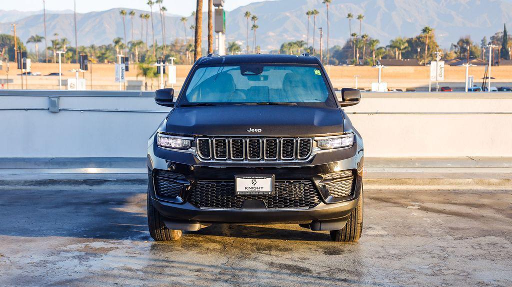 new 2025 Jeep Grand Cherokee car, priced at $33,468