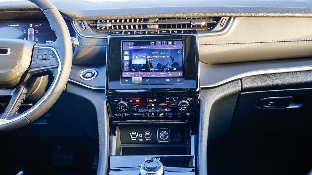 new 2025 Jeep Grand Cherokee car, priced at $33,468