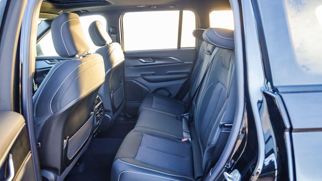 new 2025 Jeep Grand Cherokee car, priced at $33,468