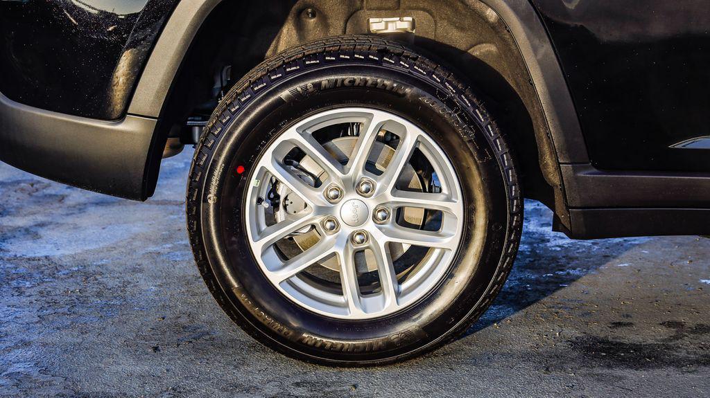 new 2025 Jeep Grand Cherokee car, priced at $33,468