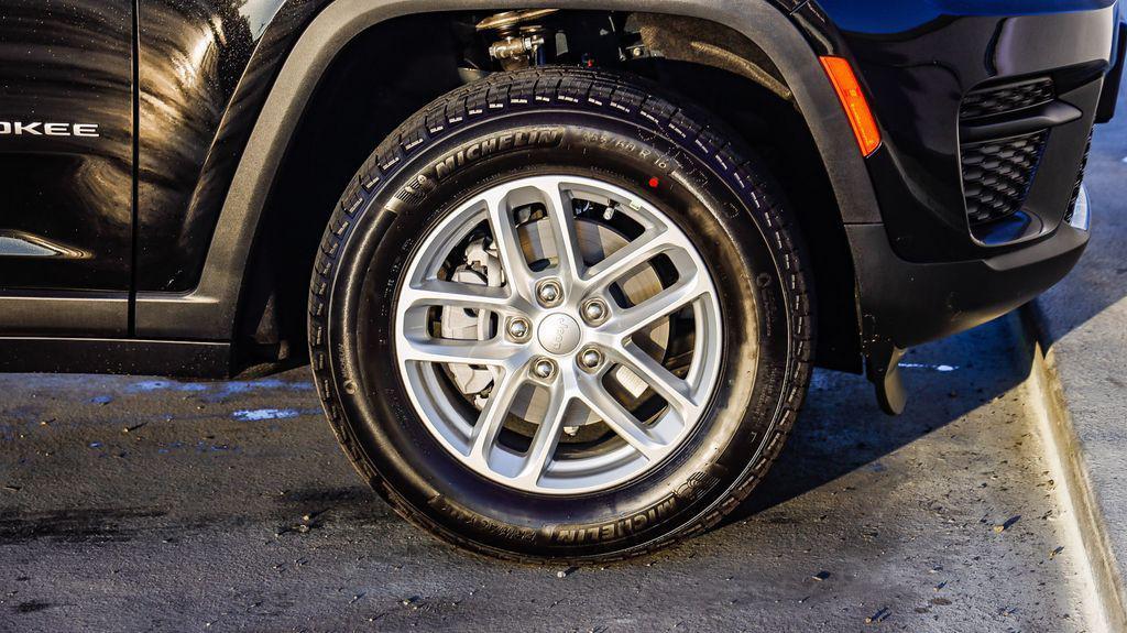 new 2025 Jeep Grand Cherokee car, priced at $33,468