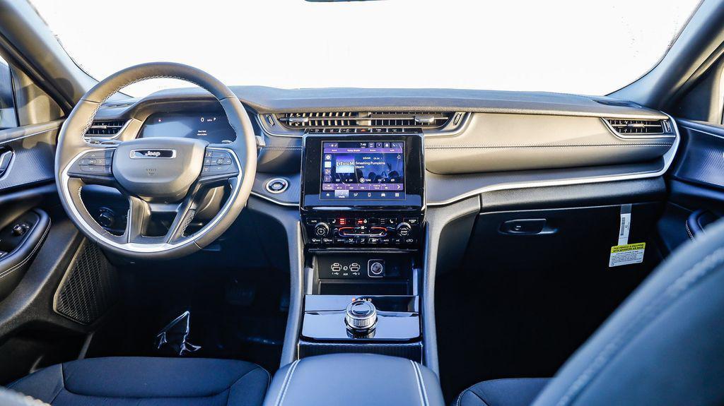 new 2025 Jeep Grand Cherokee car, priced at $33,468