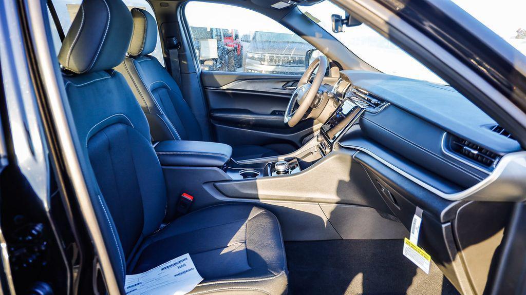 new 2025 Jeep Grand Cherokee car, priced at $33,468