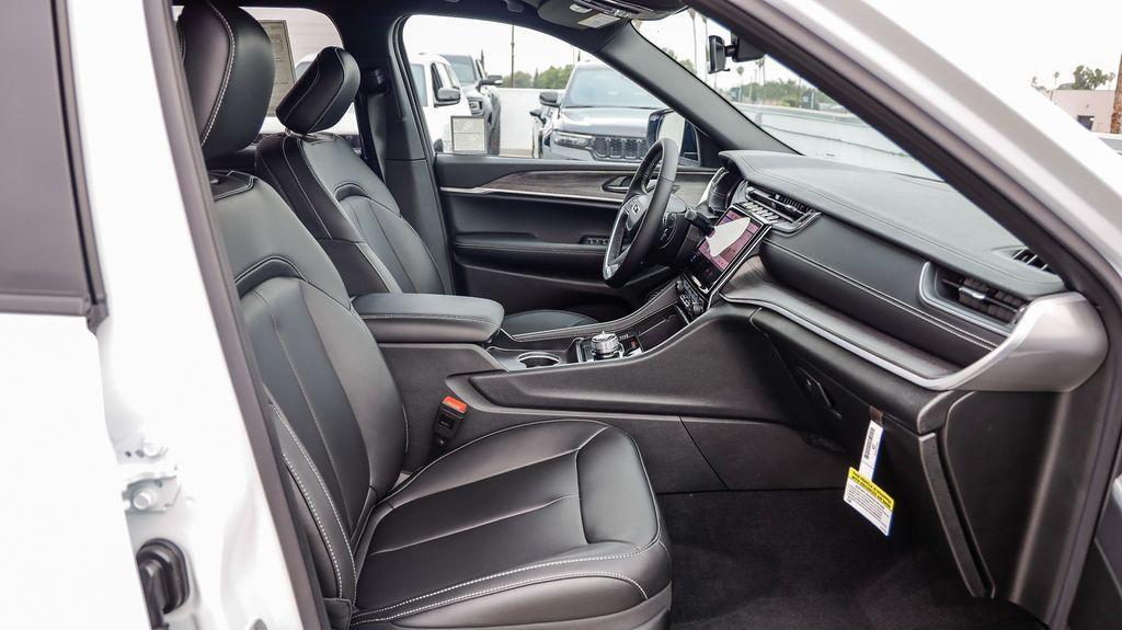 new 2025 Jeep Grand Cherokee L car, priced at $38,495