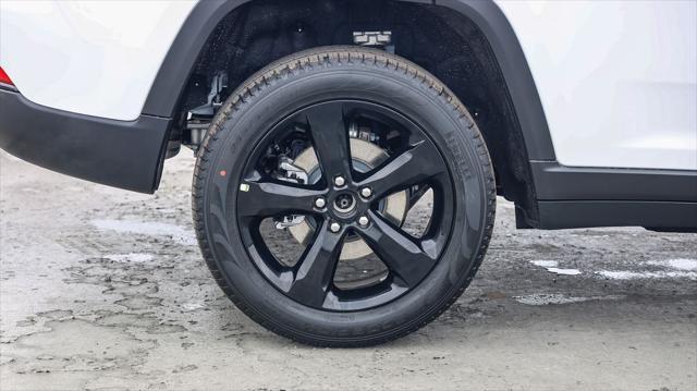 new 2025 Jeep Grand Cherokee car, priced at $41,390