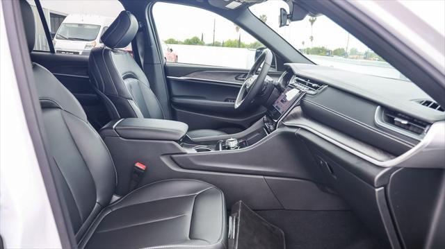 new 2025 Jeep Grand Cherokee car, priced at $41,390