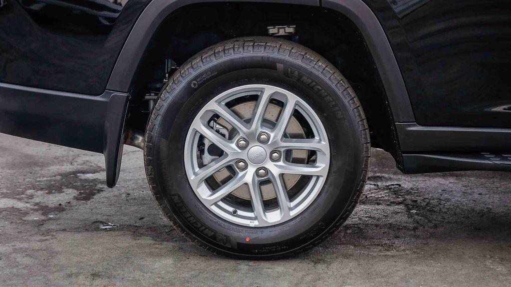 new 2025 Jeep Grand Cherokee L car, priced at $40,276